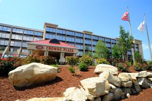 Crowne Plaza Cleveland Airport, an IHG hotel