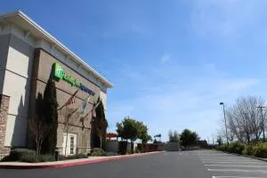 Holiday Inn Express Hotel & Suites Napa Valley-American Canyon by IHG - فيرفيلد