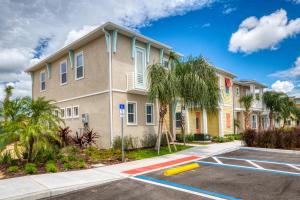 Three-Bedroom House room in Comfortable Cottage near Disney with Hotel Amenities at Margaritaville 3020LL
