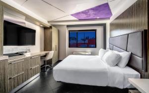 King Room room in The Moment Hotel