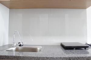 Minimalist Studio Room Taman Melati Apartment Jatinangor By Travelio