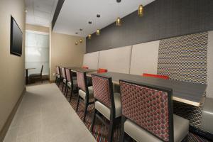 Holiday Inn Express Baltimore at the Stadiums by IHG