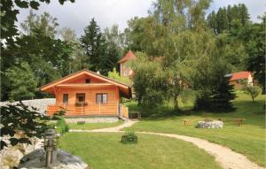 4 hvězdičkov&yacute; chata One-Bedroom Holiday Home in Becov nad Teplou Bečov nad Teplou Česko