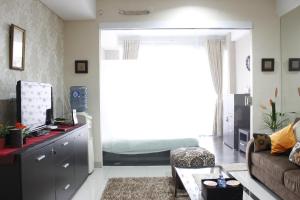 Stylish 1BR near ITB University at Dago Suites Apartment By Travelio