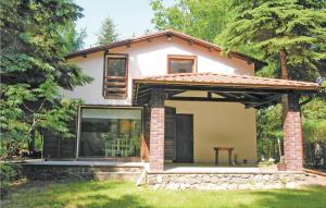 4 star Коттедж Holiday home Pobiedziska ul. Konwaliowa Kamińsko Польша
