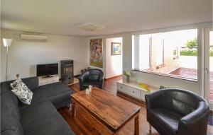 Gorgeous Home In Egå With Wifi