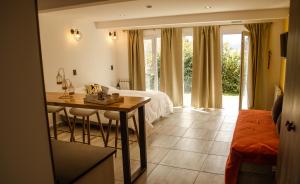 Aiksh Estudio H-3 Pax, parrilla y estacionamiento