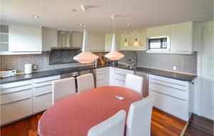 Gorgeous Home In Egå With Wifi