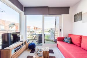 Modern Apartment with Terrace & public Pool