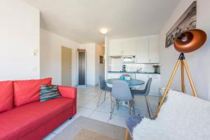 Modern Apartment with Terrace & public Pool