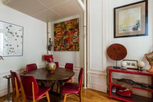 Appartements Veeve - Vintage & Eclectic in the 17th : photos des chambres