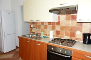 Apartment in Pirovac with balcony, air conditioning, Wi-Fi (4717-1)