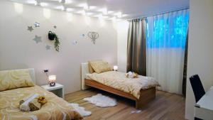 Split Symphony Garden: Modern, new Apartment (4+1), 5 min walk to ˝Firule˝ SAND BEACH, 12 min walk to CITY CENTER