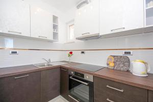 Split Symphony Veranda: Modern, new Apartment (4+1), 5 min walk to ˝Firule˝ SAND BEACH, 12 min walk to CITY CENTER