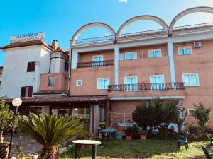 2 hvězdičkový hotel FONTANA DI PAPA AL 12° Ariccia Itálie