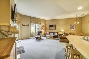 Tucker Mountain Lodge 102 Condo