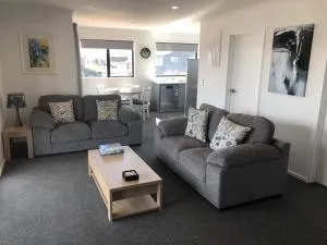 Mountain views on Mackenzie - 特威泽尔