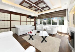 Two-Bedroom Apartment room in Kale Suite