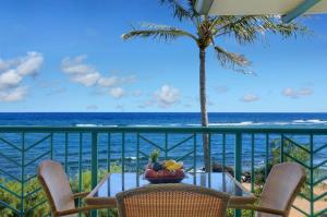 Penthouse Apartment room in Waipouli Beach Resort Exquisite Oceanfront! Ground Level AC POOL