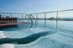 Sofiana My Khe Hotel & Spa - Rooftop Pool Bar - Free Draught Beer and 20 minute Spa per Room