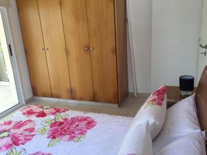 Poolside 2 bedroom apt, Paphos Riviera, Universal area