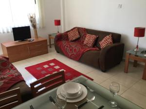 Poolside 2 bedroom apt, Paphos Riviera, Universal area