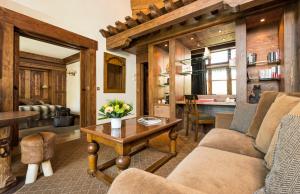 Family Suite (2 Adults + 2 Children) room in Hôtel Les Barmes De l'Ours