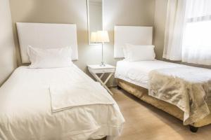 Modern 2 bedroom with underground parking 1 mins from beach-205 La Cabina, Blouberg, Cape Town