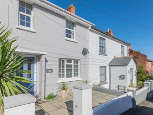 Cosy holiday home in Padstow with private terrace