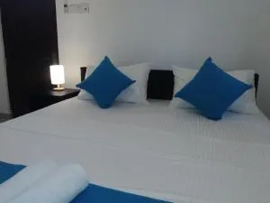 Queens Airport Residence - Demanhandiya