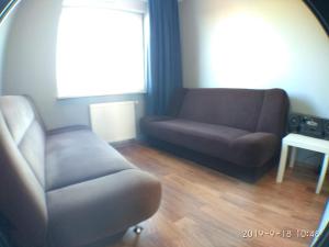 1100 Śmiałego 38 Apartament z aneksem typu STUDIO self check in korytarz i 2 zamknięte pokoje w remoncie