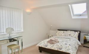 glastonbury town garden house