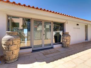 Villa Moniz by LovelyStay