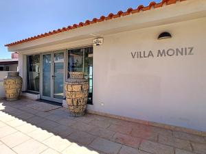 Villa Moniz by LovelyStay