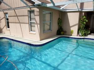 Cozy and Conveniently located Pool Home with Free WiFi