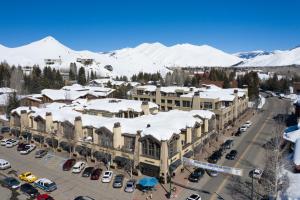 Colonnade Residence 11