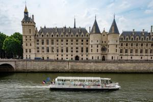 Appartements D&E - PARIS-DISNEY - HOLIDAYS APARTMENT - APPARTEMENT DE VACANCES - 5 CHAMBRES- 5 SDB - 5 BEDROOMS - 5 BATHROOMS - Netflix : photos des chambres