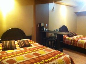 Melrost Airport Bed & Breakfast