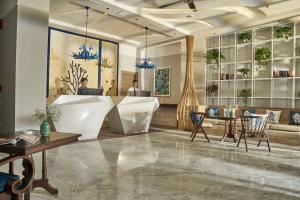 Sofiana My Khe Hotel & Spa - Rooftop Pool Bar - Free Draught Beer and 20 minute Spa per Room