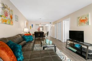 2 Bedroom 2 Bath With Patio On 11th Collins ave