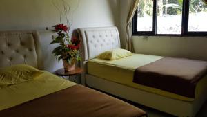 Phòng Deluxe Có 2 Giường Cỡ Queen (Deluxe Queen Room with Two Queen Beds)