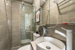 Elegant Double Ensuite Room - AC - 1Min to Central - Closely Located to Almost Sydney Must Seen Spots