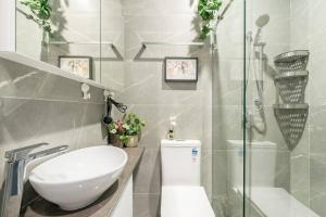 1 Private Double Bed With En-Suite Bathroom In Sydney CBD Near Train UTS DarlingHar&ICC&C hinatown - ROOM ONLY