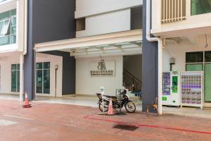 Boulevard Service Apartment KL by Airhost