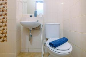 Minimalist and Comfortable Studio Dave Apartment By Travelio