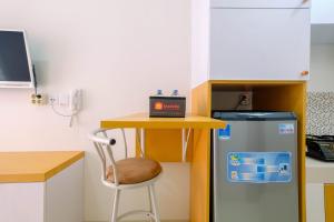 Minimalist and Comfortable Studio Dave Apartment By Travelio