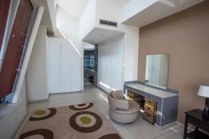 Stay at The Point - Prestigious Prominent Penthouse