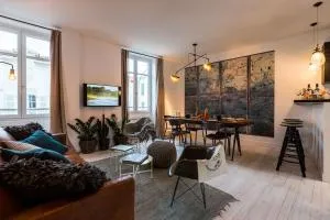 L'ATELIER KEYWEEK Vintage Duplex Apartment with Parking Biarritz Center - بياريتز