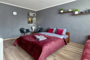 Две Больших Спальни - улица Бассейная 11 метро Дворец спорта напротив ТЦ Гулливер Улица Крещатик 1 минута