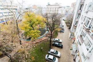 Deluxe Two-Bedroom Apartment with Balcony room in Balmont Apartments Park Kultury